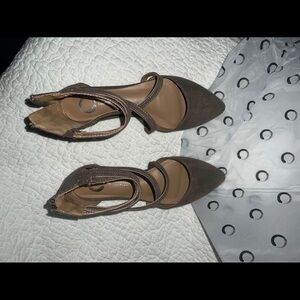 Journee Collection taupe flats brand new